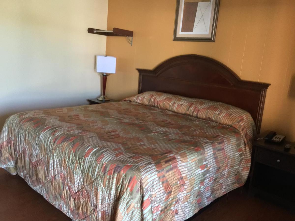 Skyland Inn - Bristol Hilander Park Esterno foto