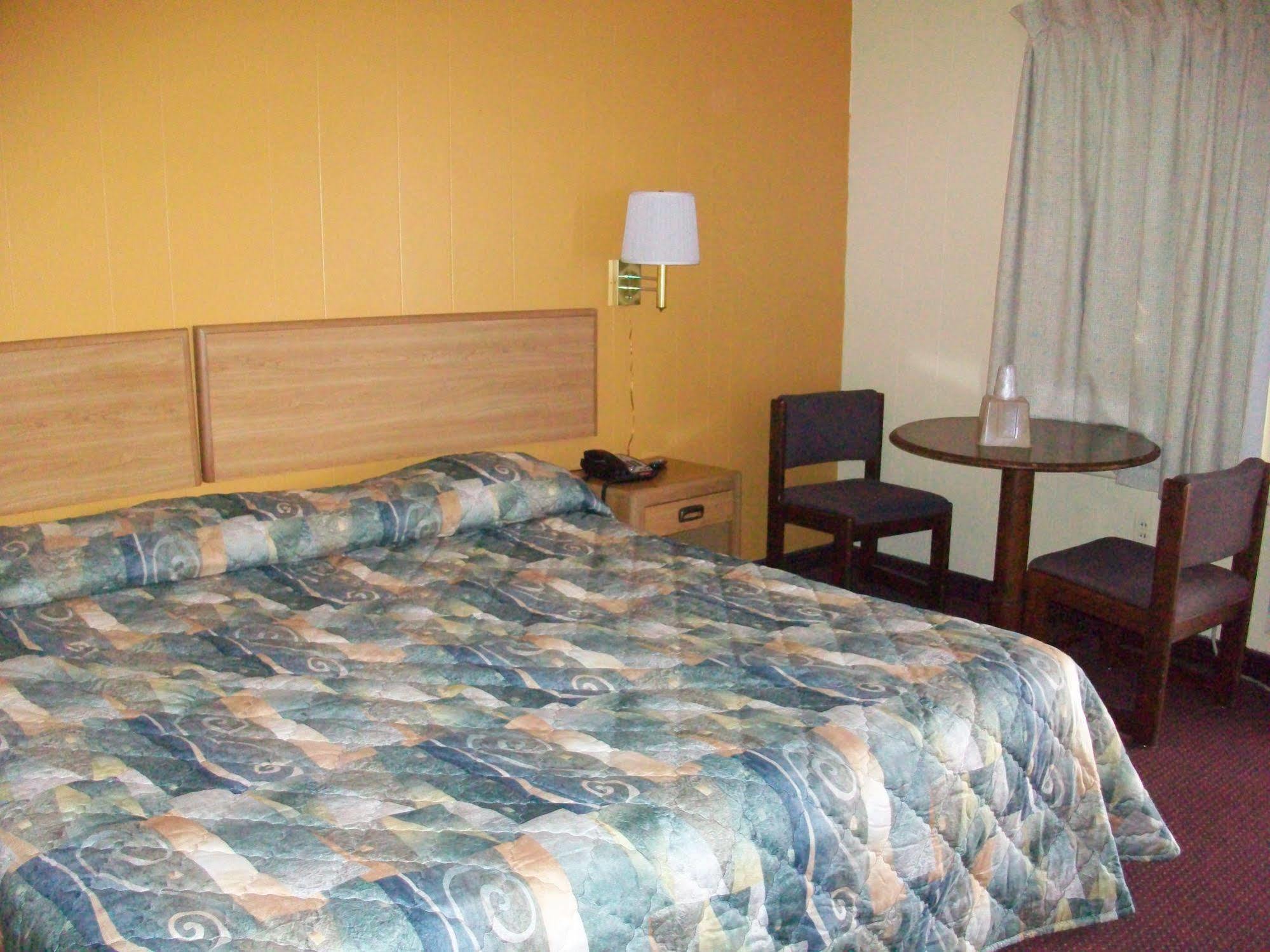 Skyland Inn - Bristol Hilander Park Esterno foto